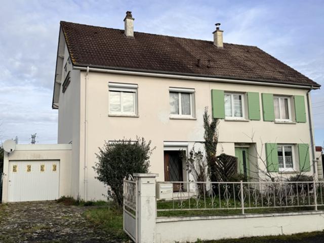 Maison 6 pièces d'environ 118 m2 avec jardin et garage Sai