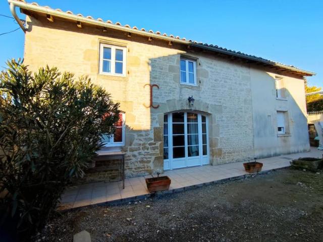 Maison 6 pièces, dépendances, piscine, jardin