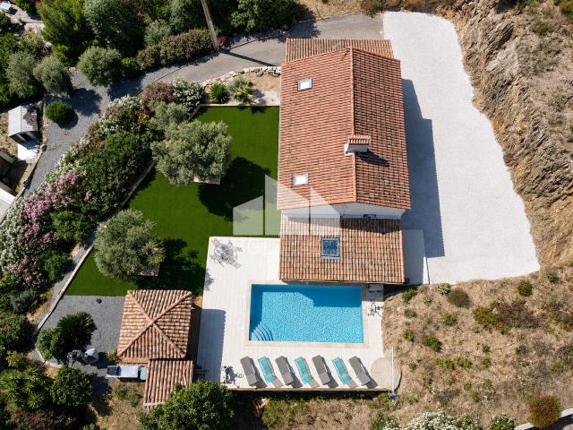 MAISON 6 PIECES VUE COLLINES