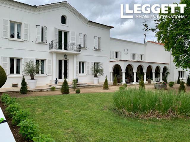 Maison avec piscine et jardin