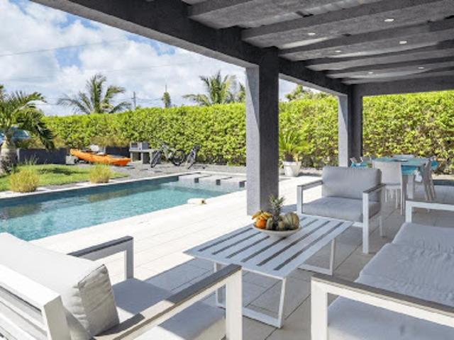 Maison avec piscine et jardin