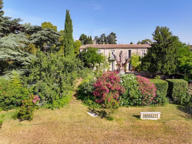 Maison 700 m²