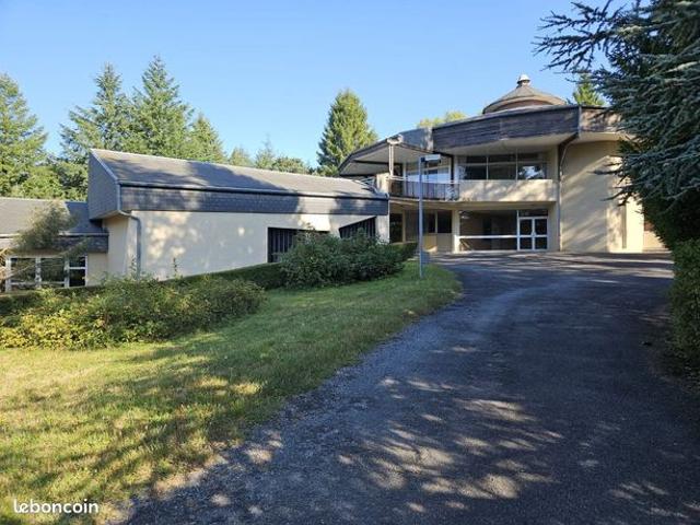 Maison 70 pièces 3700 m²