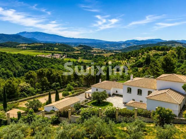 Maison 720 m²