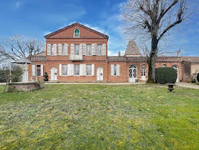 Maison avec piscine et jardin