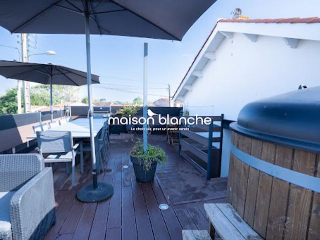 Maison en bord de mer avec terrasse