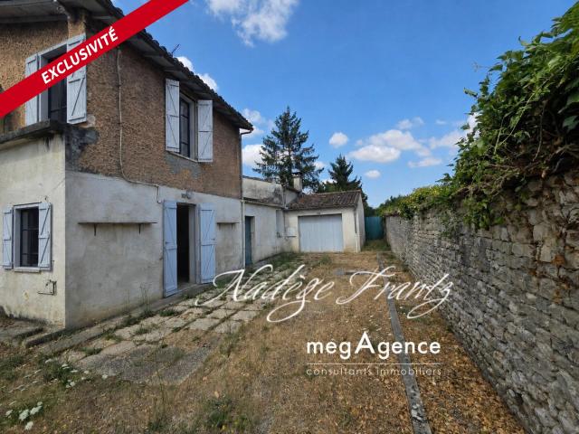 Maison 73 m² à rénover – Garage, terrain de 1 000 m² – Saint Jean d’Angély