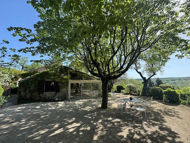 Maison avec piscine et jardin