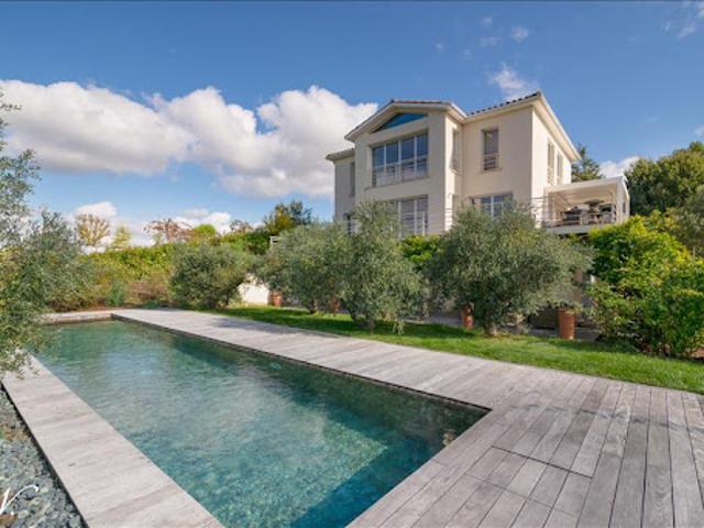 Maison contemporaine avec jardin