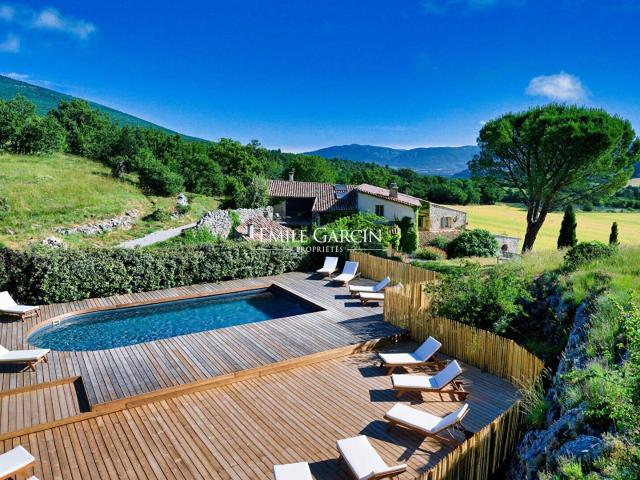 Maison 750 m2 Chateauneuf Val Saint Donat