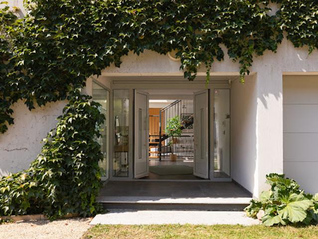 Maison contemporaine avec jardin et terrasse
