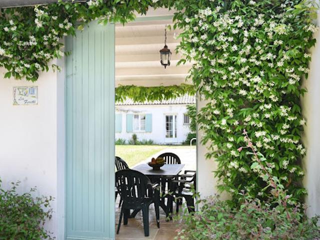 Maison avec piscine et jardin