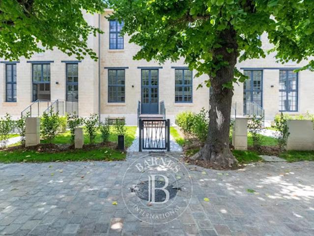 Maison contemporaine avec jardin