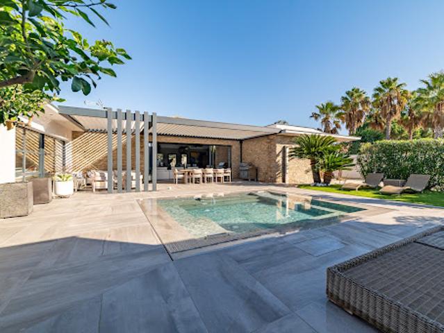 Maison contemporaine avec jardin et terrasse