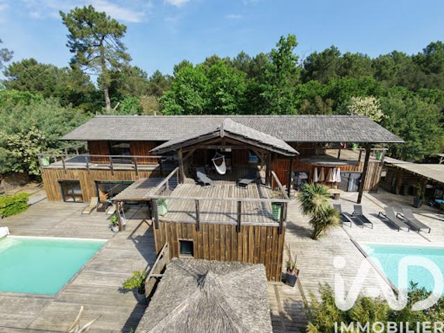 Maison avec piscine et jardin