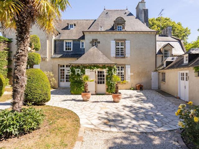 Maison avec piscine et jardin