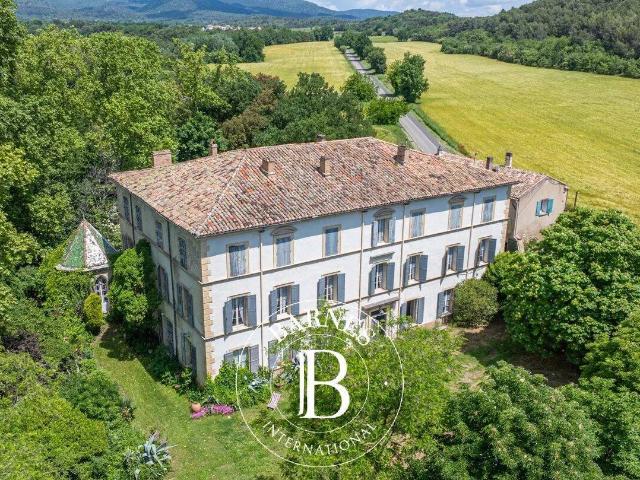 Maison 800 m2 Lourmarin