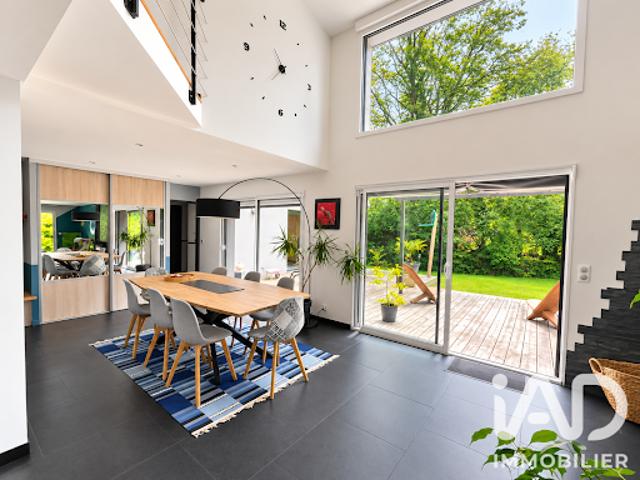 Maison contemporaine avec jardin et terrasse
