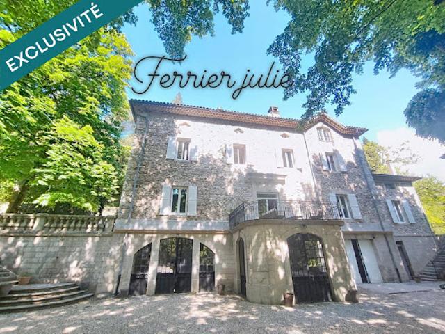 Maison avec piscine et jardin