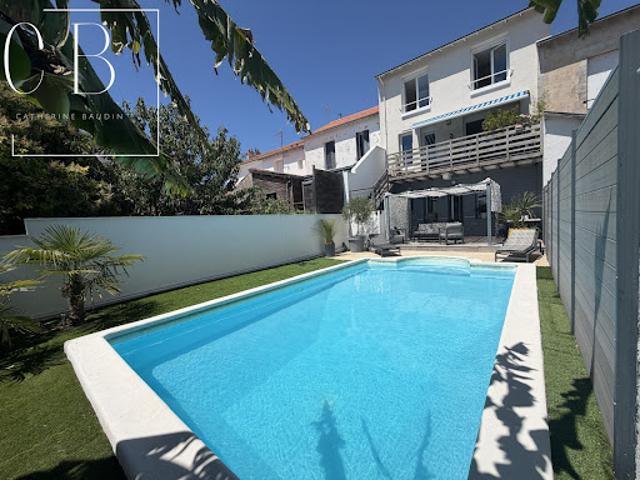 Maison avec piscine et jardin