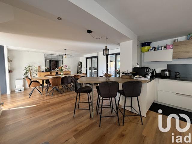Maison contemporaine avec jardin et terrasse