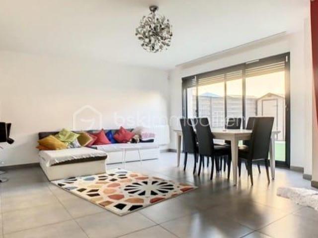 maison 86m2 4P. Secteur pavillonnaire Proche RER et commerces.le Blanc mesnil.Prix de vente 300 000 euros