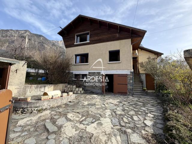 Maison 87 m2 3 chambres Sous sol complet Grand garage