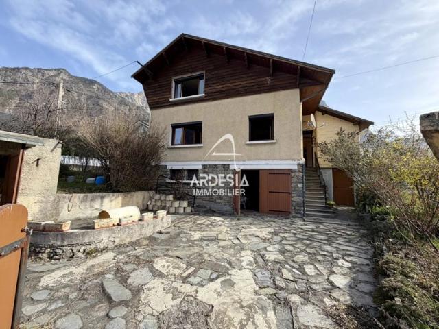 Maison 87 m2 3 chambres Sous sol complet Grand garage