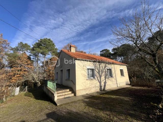 MAISON 89 m2 SUR LES HAUTEURS DE SAINT PIERRE DE CHIGNAC