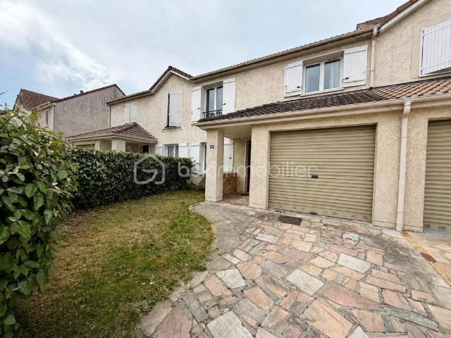MAISON 89M2 AVEC GARAGE SUR PARCELLE DE 149M2
