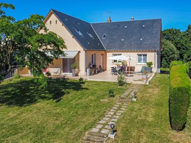 Maison 8 chambres sur sous sol et jardin