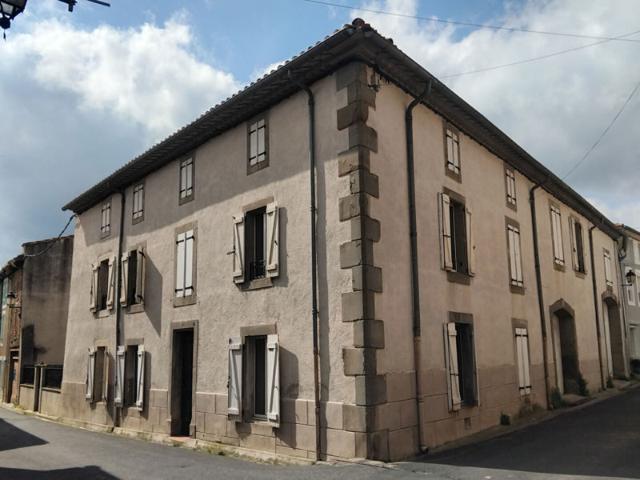 Maison 8 pièce s 213 m² avec remise et patio Val de Dagne