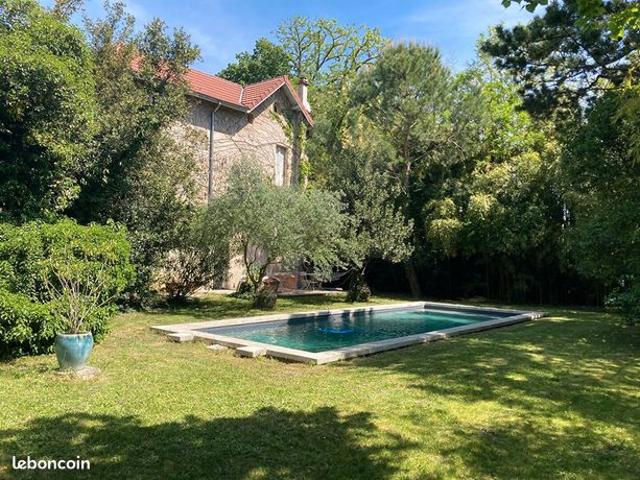 Maison 8 pièces 136 m²