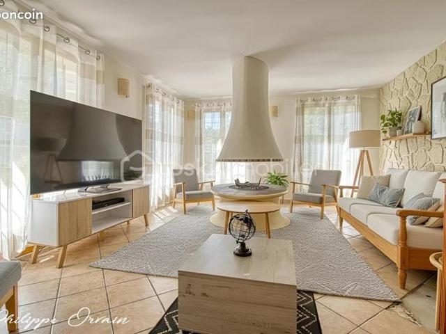 Maison 8 pièces 136 m²