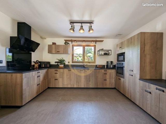 Maison 8 pièces 138 m²