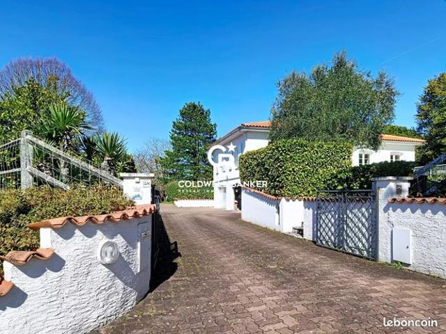 Maison 8 pièces 145 m²