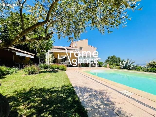 Maison 8 pièces 145 m²