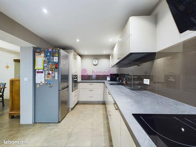 Maison 8 pièces 146 m²