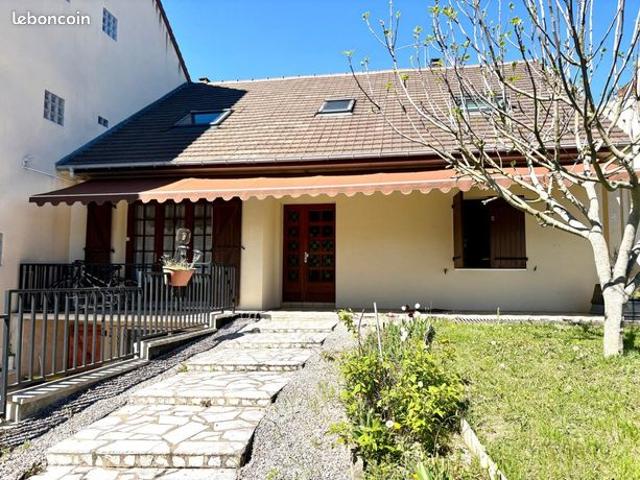Maison 8 pièces 140 m²