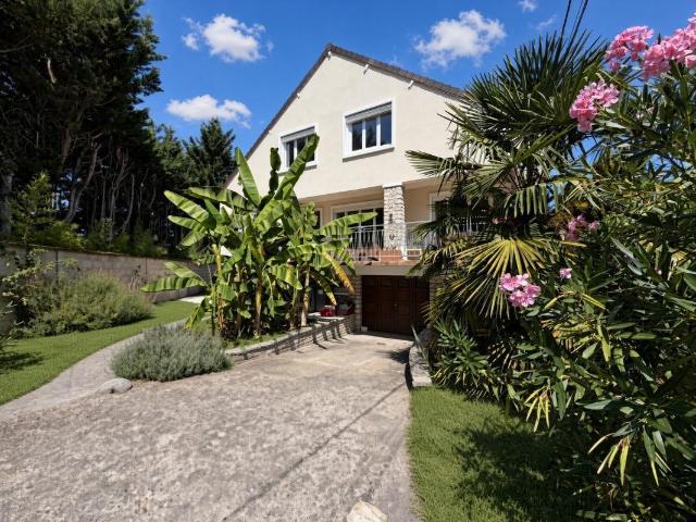 Maison 8 pièces 141 m²