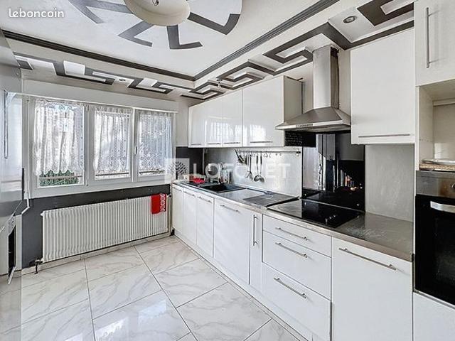 Maison 8 pièces 141 m²