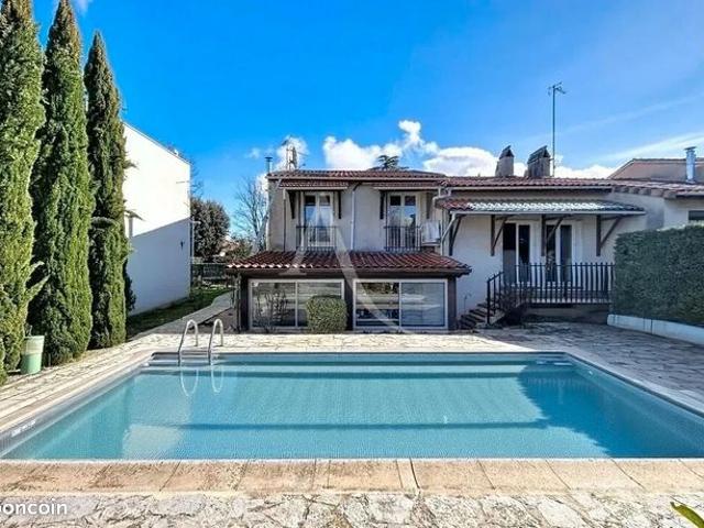 Maison 8 pièces 143 m²