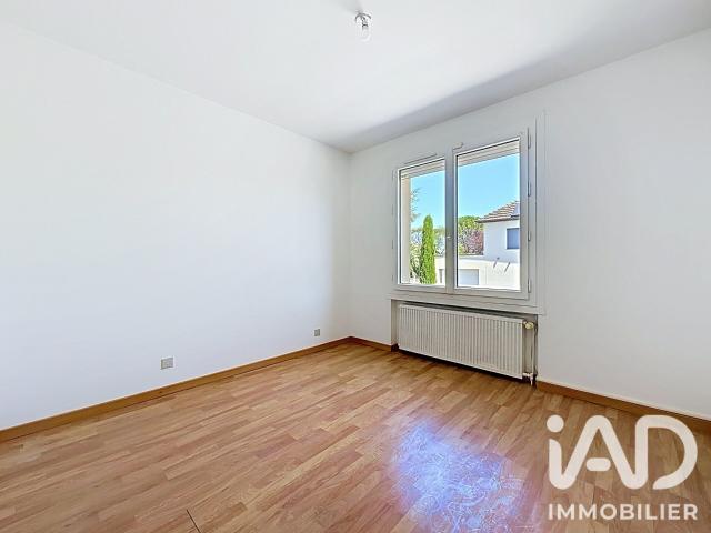 Maison 8 pièces, 154 m² à louer à Saint Genis les Ollières 69290