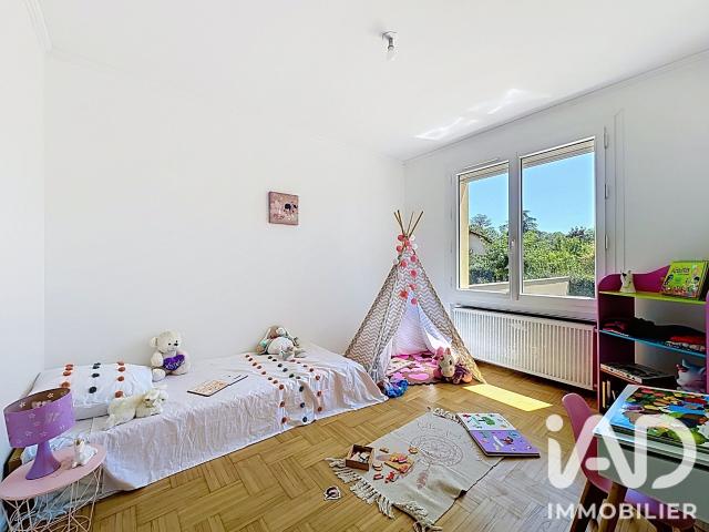 Maison 8 pièces, 154 m² à louer à Saint Genis les Ollières 69290