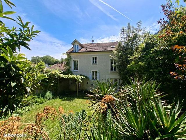 Maison 8 pièces 159 m²