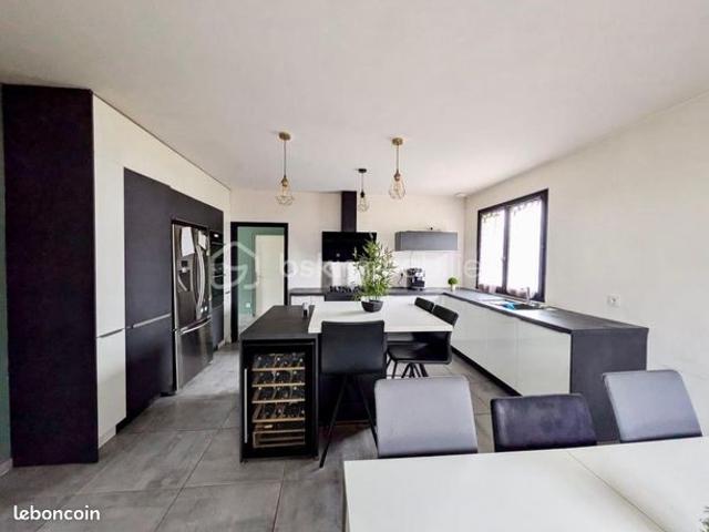 Maison 8 pièces 159 m²