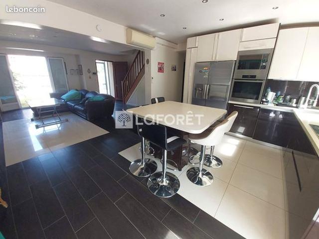 Maison 8 pièces 151 m²