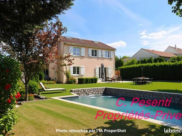 Maison 8 pièces 151 m²
