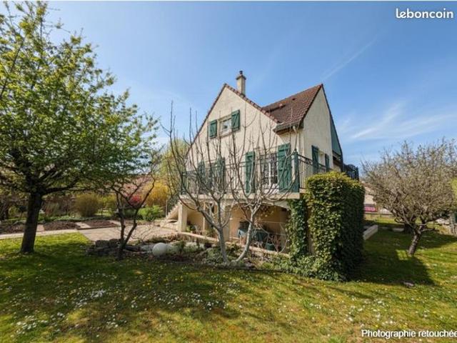 Maison 8 pièces 151 m²