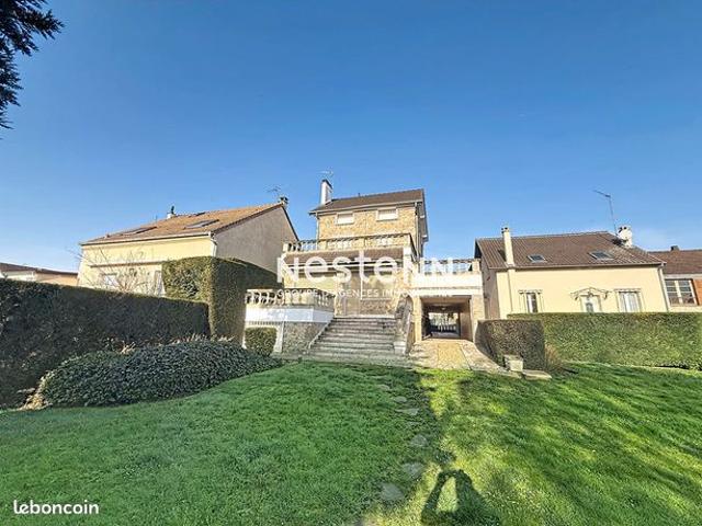 Maison 8 pièces 151 m²